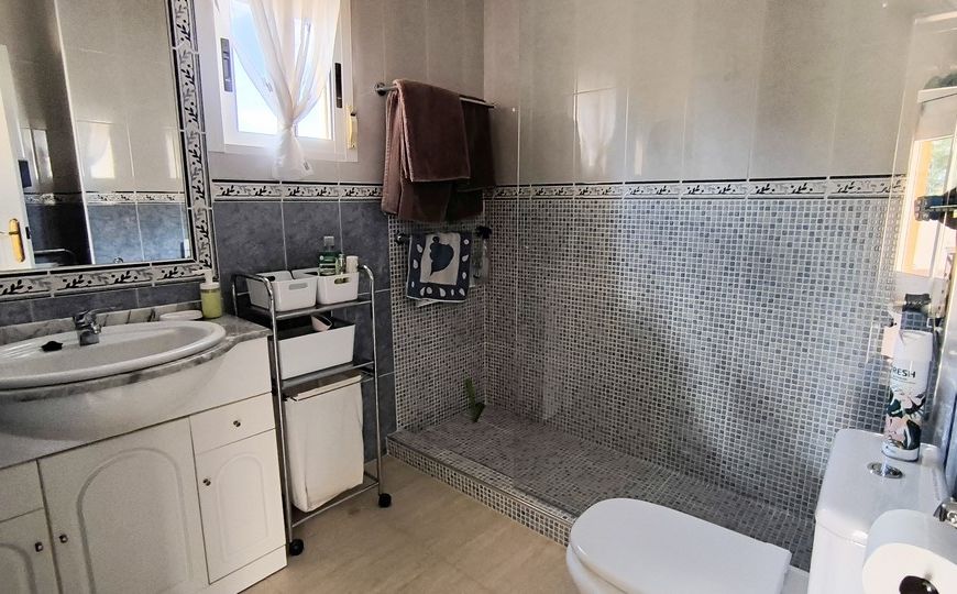 Sale - Villa - El Raso
