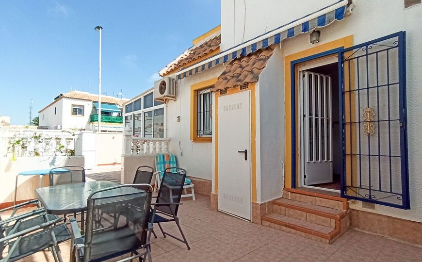 Sale - Half Vrijstaand Huis - Torrevieja