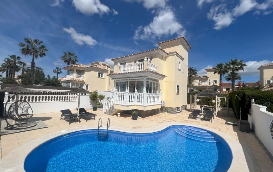 Sale - Villa - El Raso