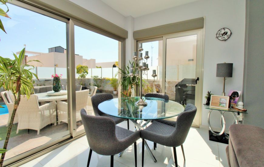Sale - Villa - Villamartin
