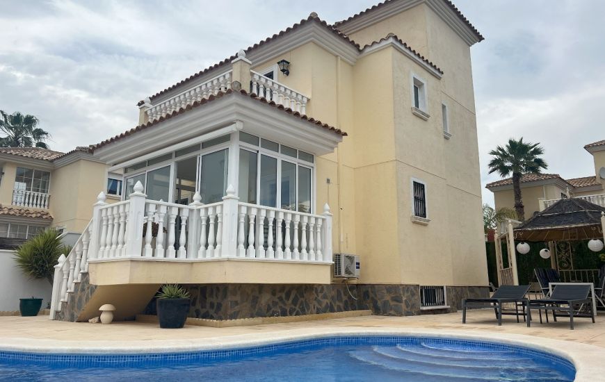 Sale - Villa - El Raso