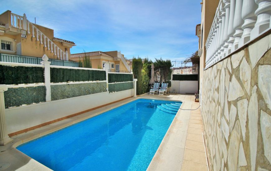 Sale - Villa - Villamartin