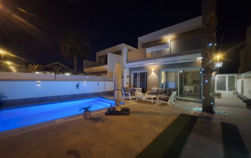 Sale - Villa * - Pilar de la Horadada *