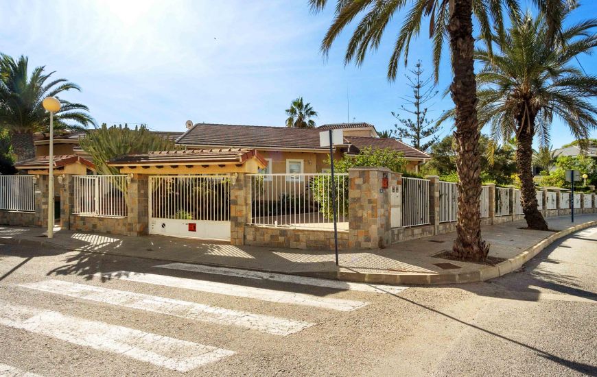 Sale - Villa - Cabo Roig