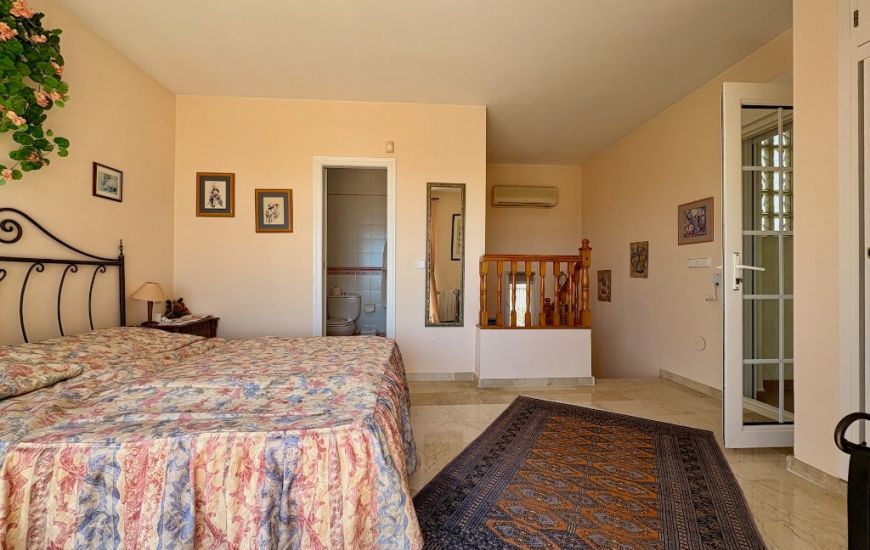 Sale - Villa - Villamartin