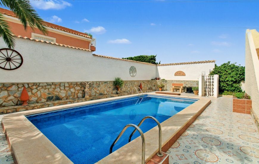 Sale - Villa - Villamartin