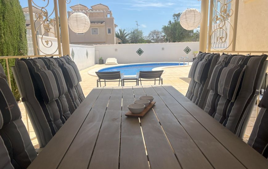Sale - Villa - El Raso
