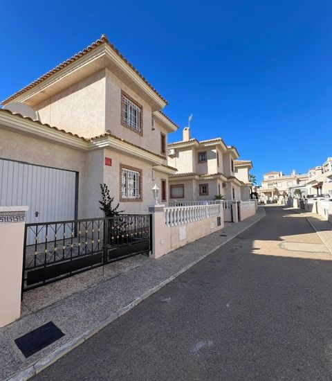 Sale - Villa - Villamartin