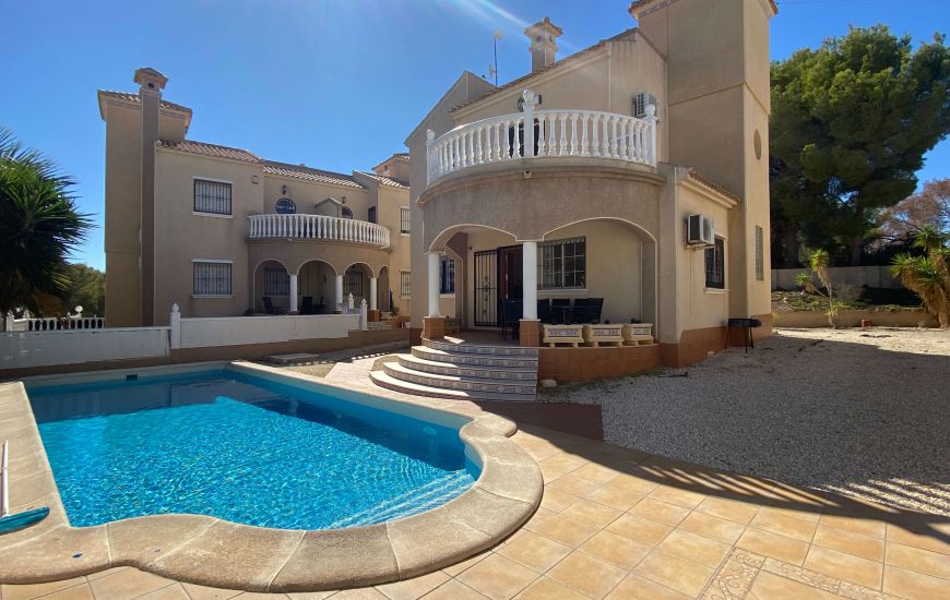 Sale - Villa - El Galan