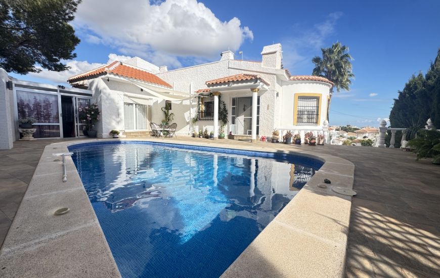 Sale - Villa - Villamartin