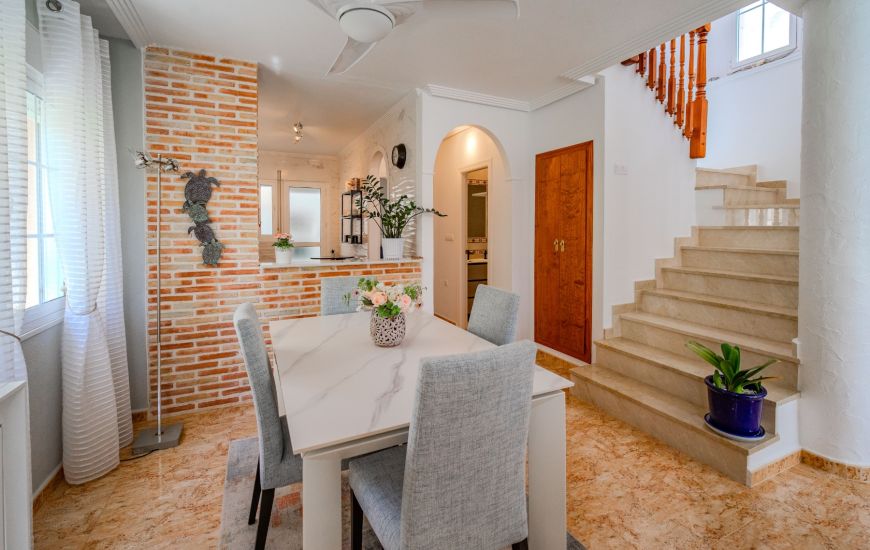 Sale - Villa - El Raso