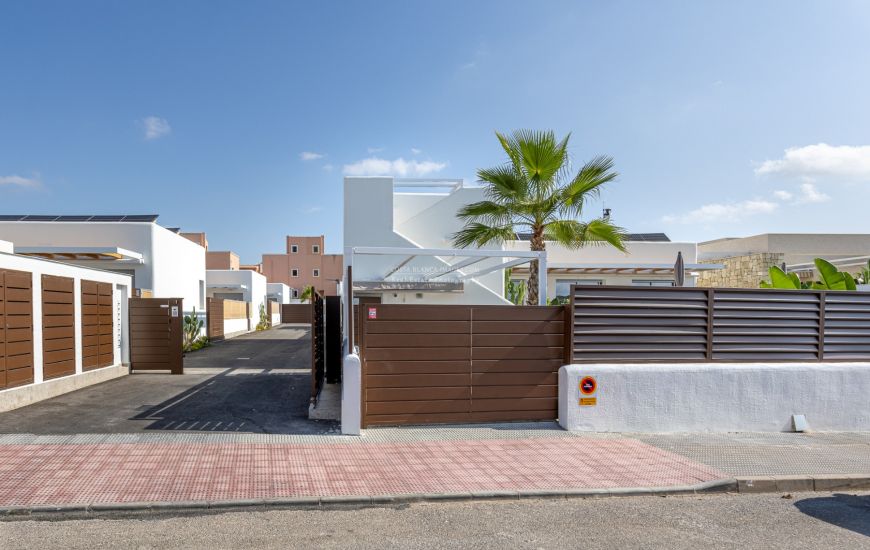 Sale - House - Detached Villa - Los Montesinos