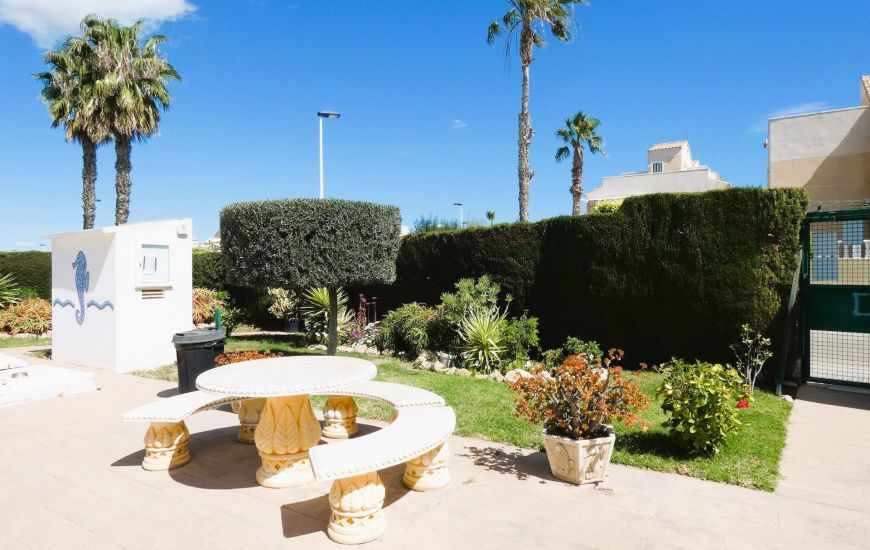 Sale - Link-Detached Villa - Torrevieja