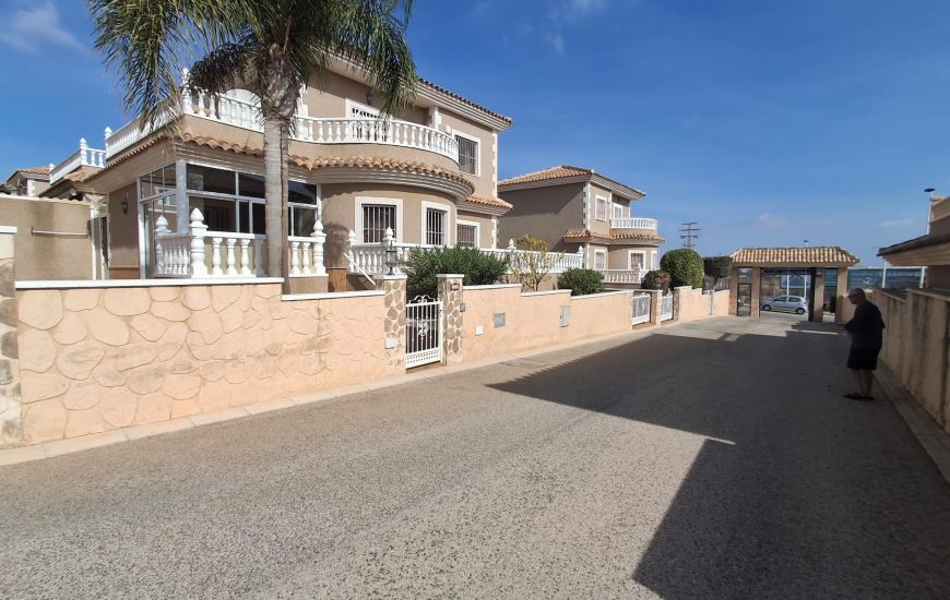 Sale - Villa - Los Balcones