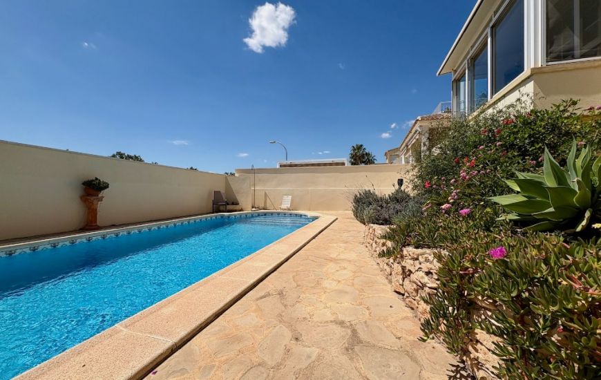Sale - Villa - Villamartin