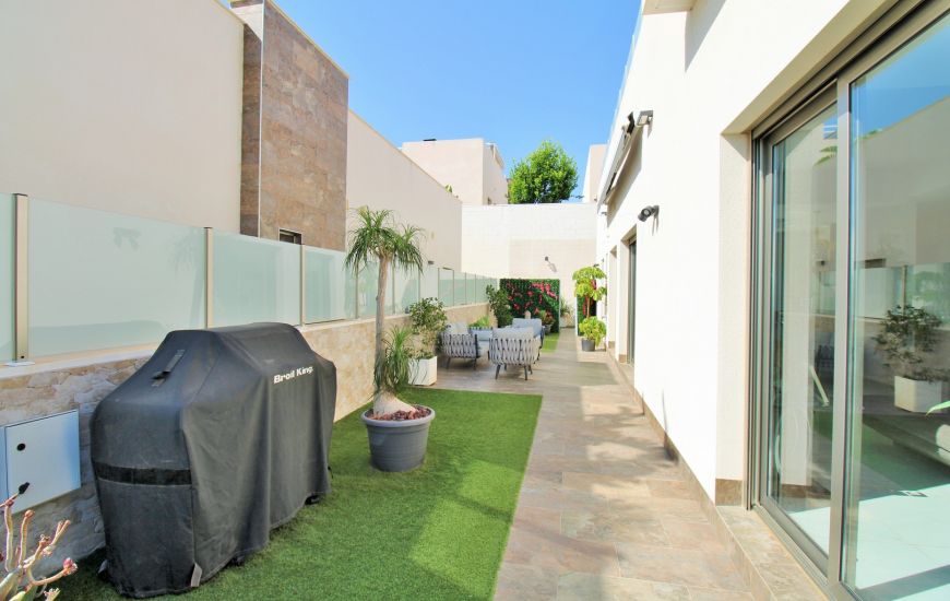Sale - Villa - Villamartin
