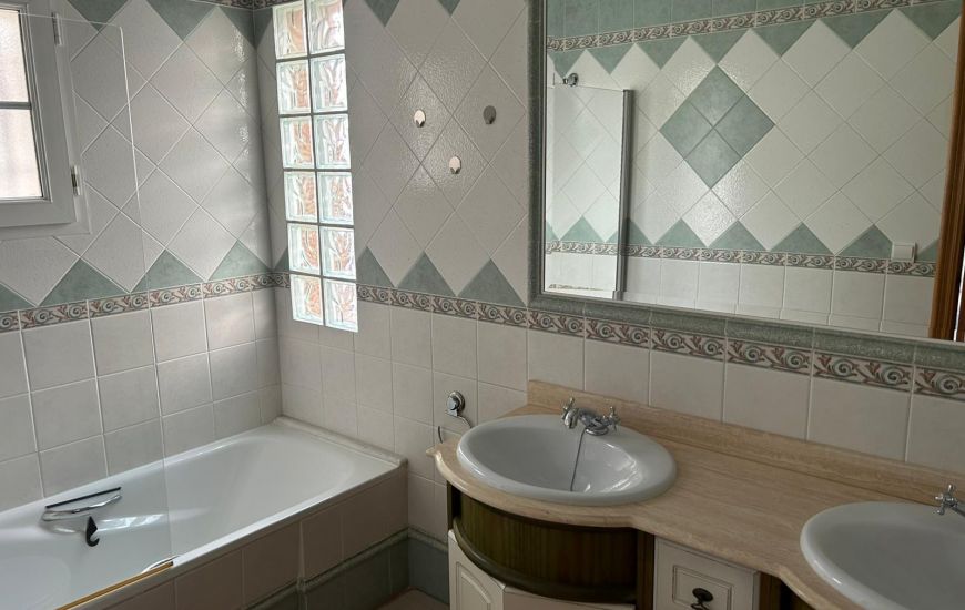 Sale - Villa - Villamartin