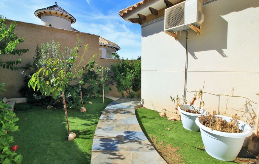 Sale - Villa - Villamartin