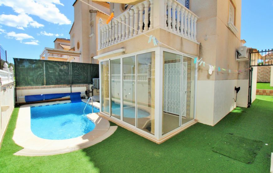 Sale - Villa - Villamartin