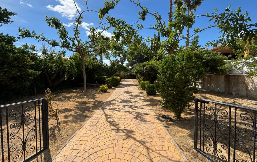 Sale - Country Property - Sax
