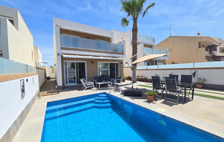 Sale - Villa * - Pilar de la Horadada *