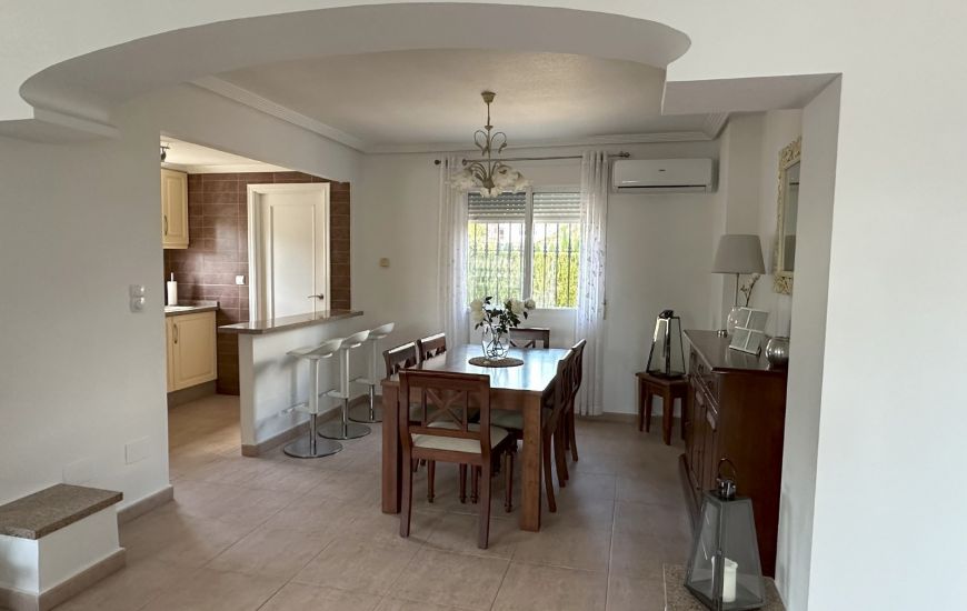 Sale - Villa - El Raso