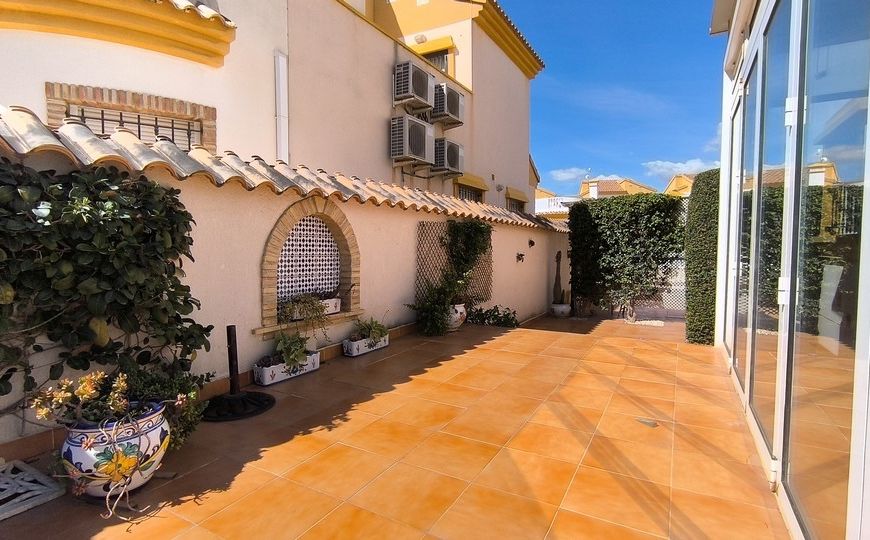 Sale - Villa - El Raso