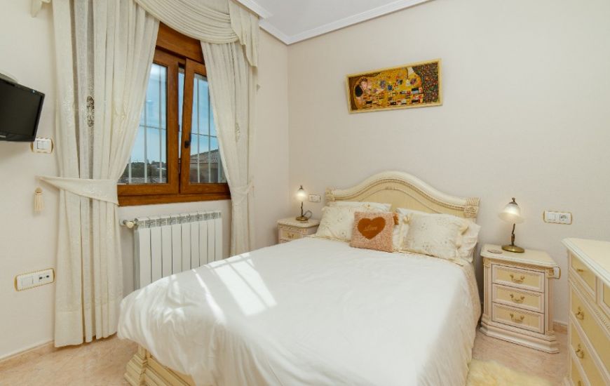 Sale - Villa - Los Altos