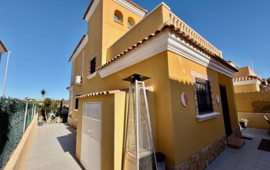 Sale - Villa - El Raso