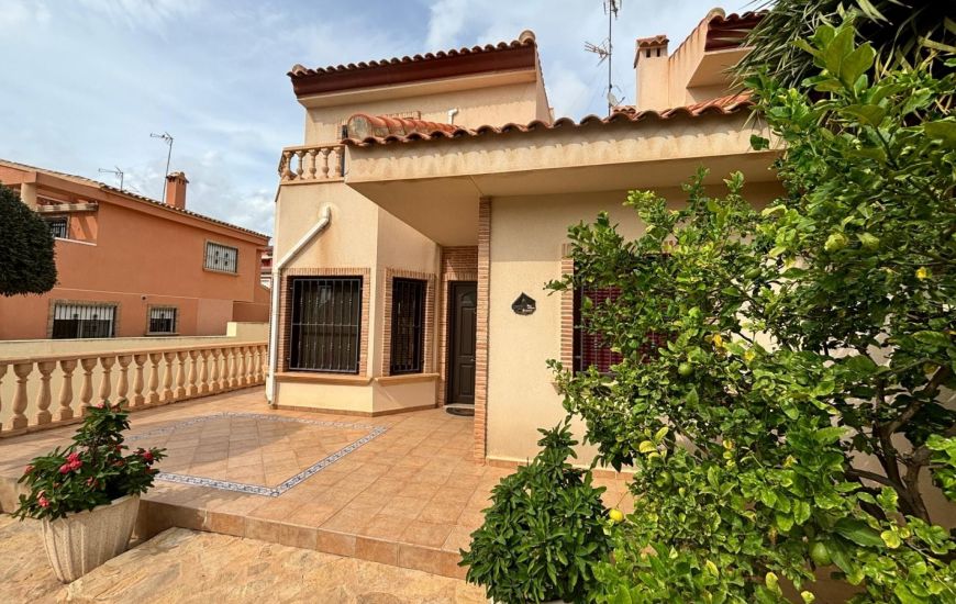 Sale - Villa - Torrevieja Centro