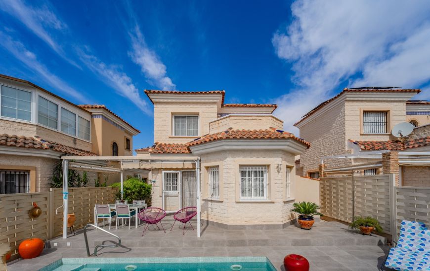 Sale - Villa - El Raso