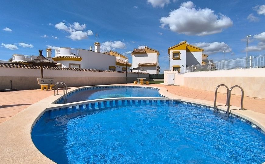 Sale - Villa - El Raso
