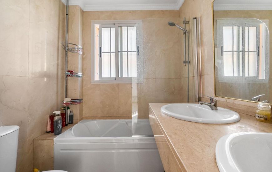 Sale - Villa - Villamartin