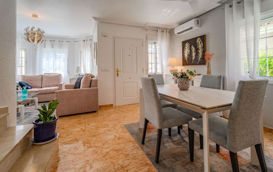 Sale - Villa - El Raso