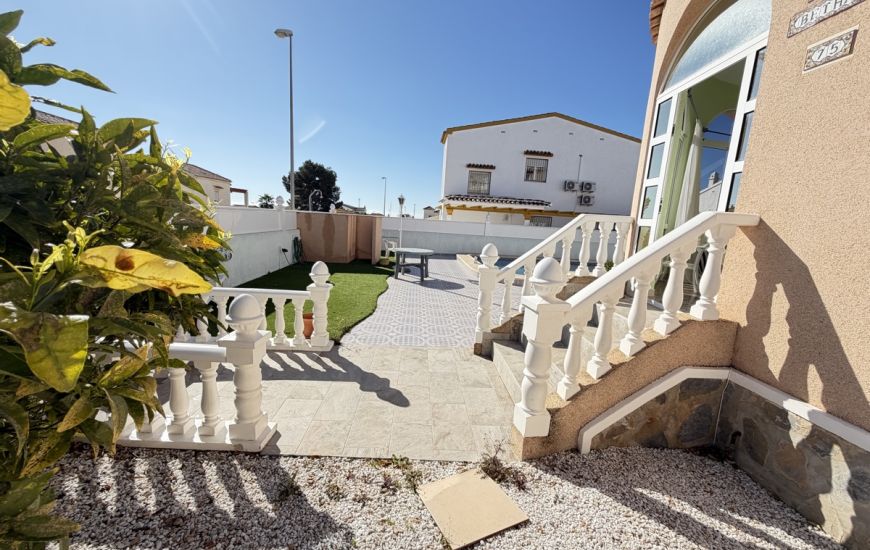 Sale - Villa - Villamartin
