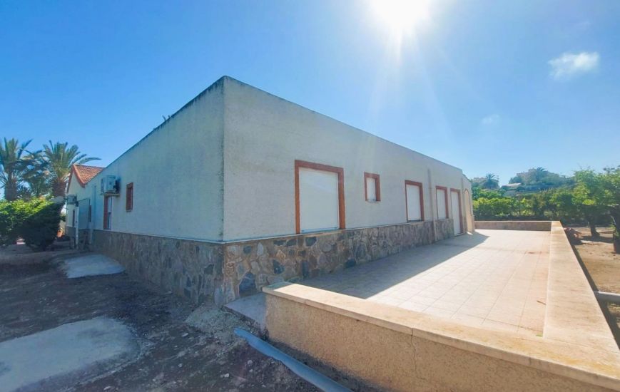 Sale - Masia - La Marina