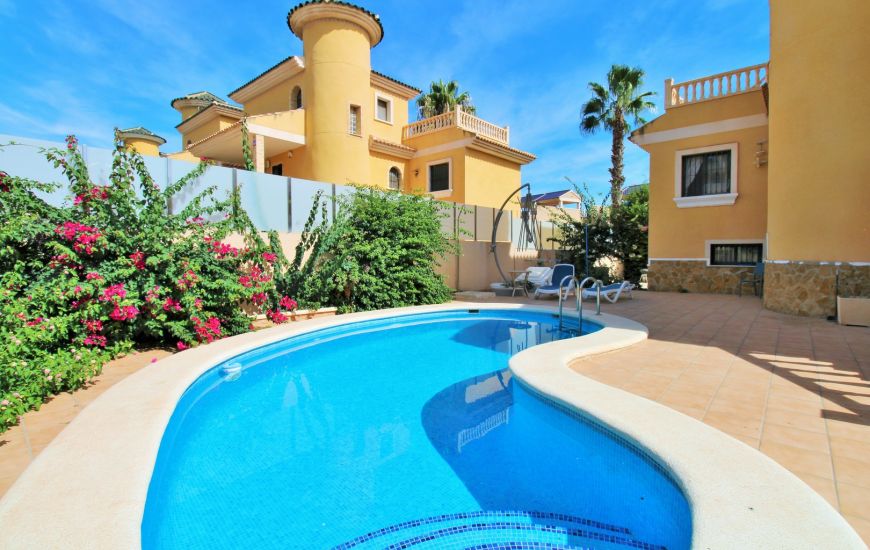Sale - Villa - Villamartin