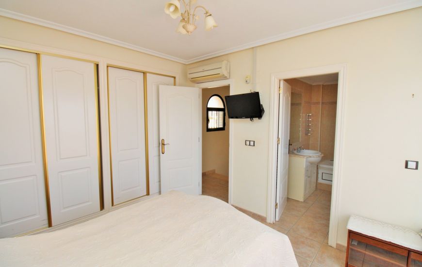 Sale - Villa - Villamartin