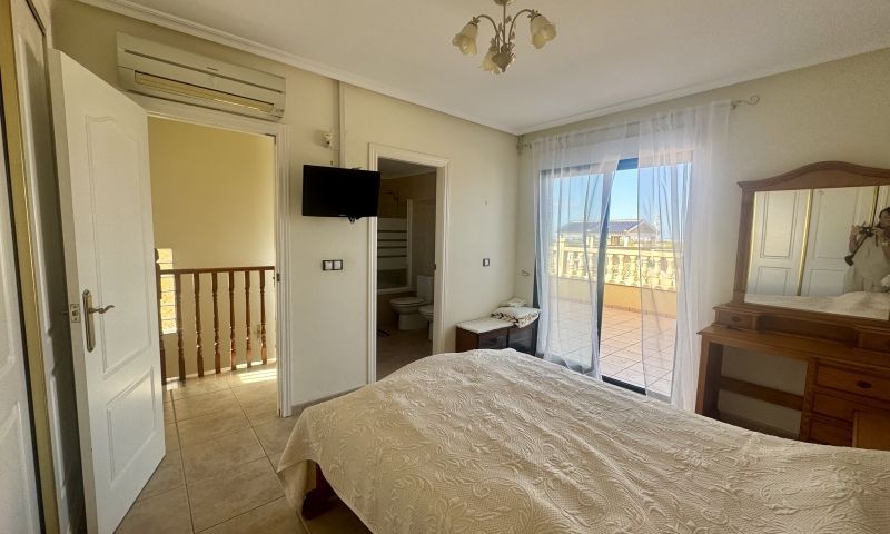 Sale - Villa - Villamartin