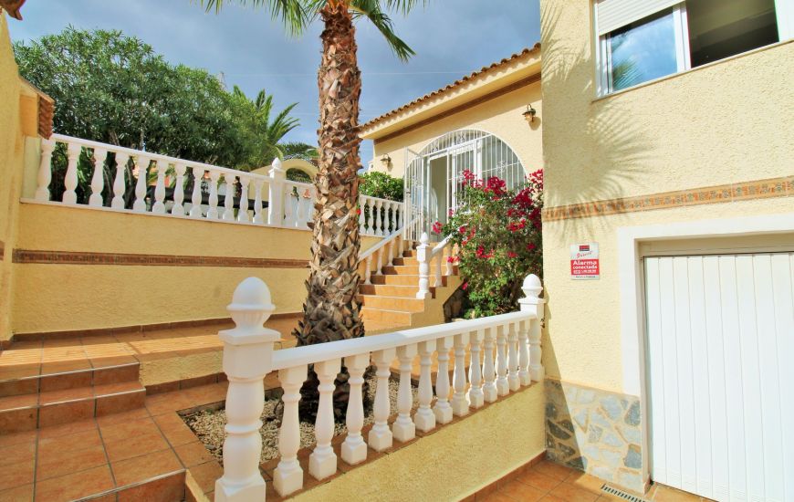 Sale - Villa - Villamartin