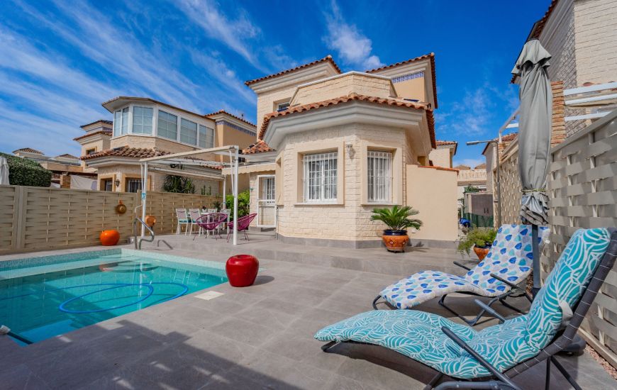 Sale - Villa - El Raso