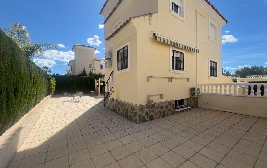 Sale - Villa - El Raso