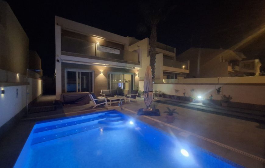 Sale - Villa * - Pilar de la Horadada *