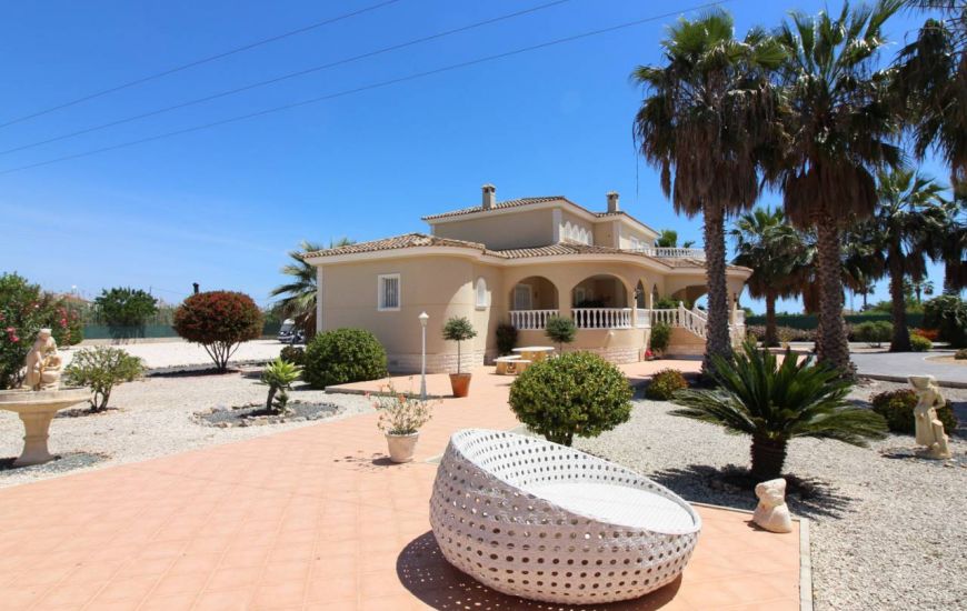 Sale - Villa - Daya Nueva