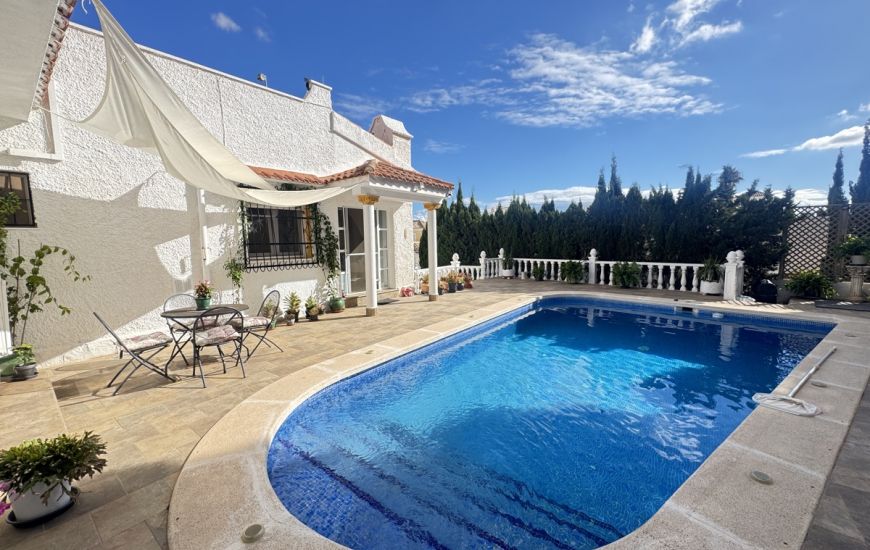 Sale - Villa - Villamartin