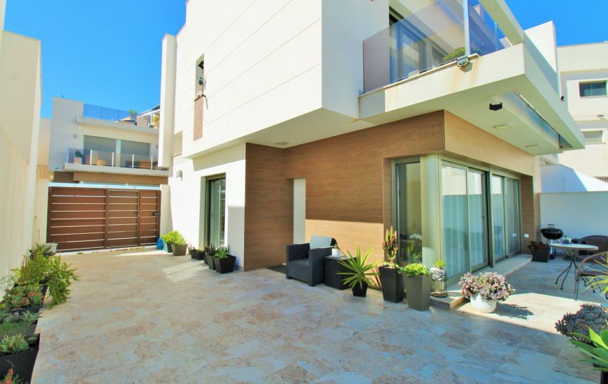 Sale - Villa - Villamartin