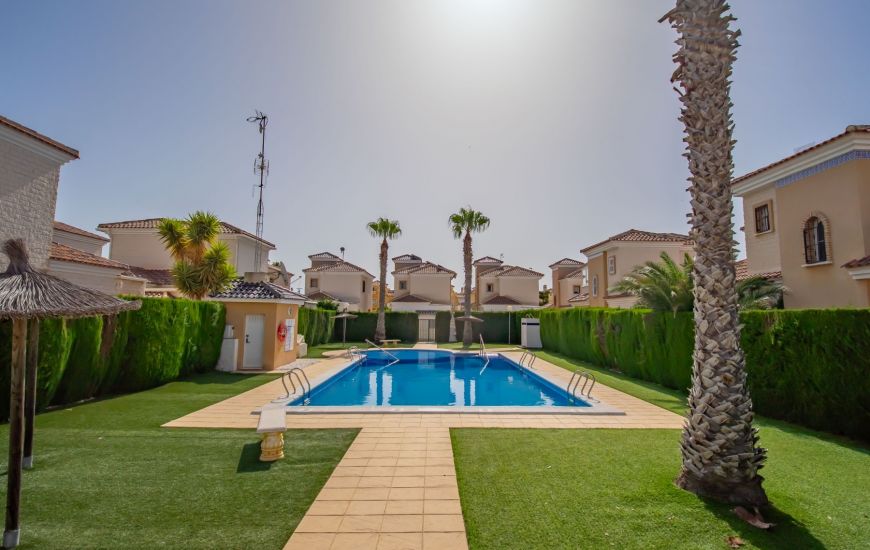 Sale - Villa - El Raso