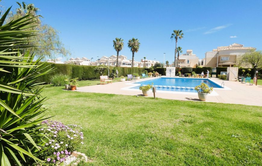 Sale - Link-Detached Villa - Torrevieja