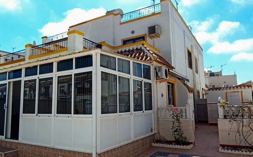 Sale - Half Vrijstaand Huis - Torrevieja