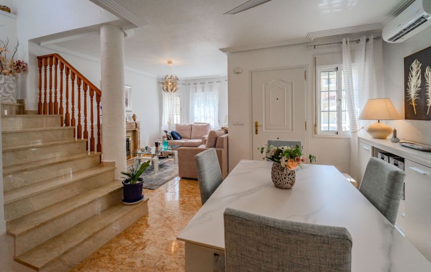 Sale - Villa - El Raso
